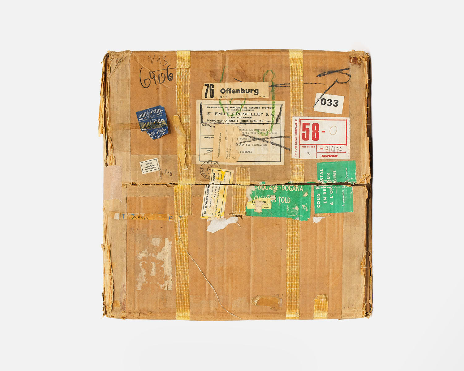 On this picture Bidules show the kind of box in which they've find the deadstock of Ets. Grosfilley vintage glasses, like the H.C Cavalier